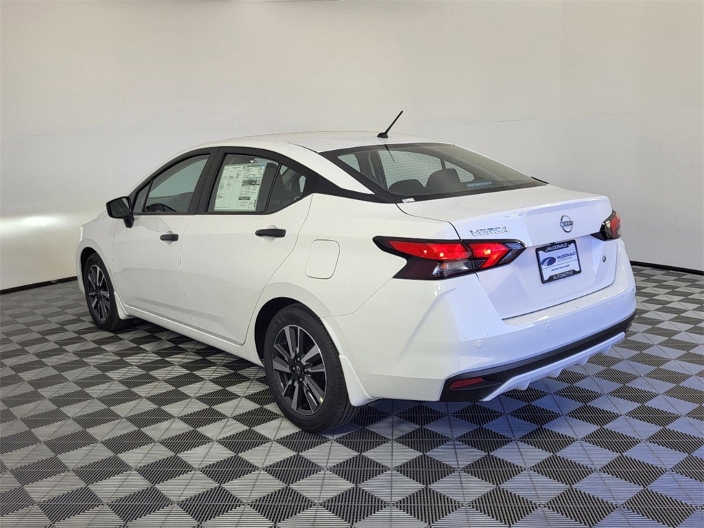 2025 Nissan Versa S photo 3