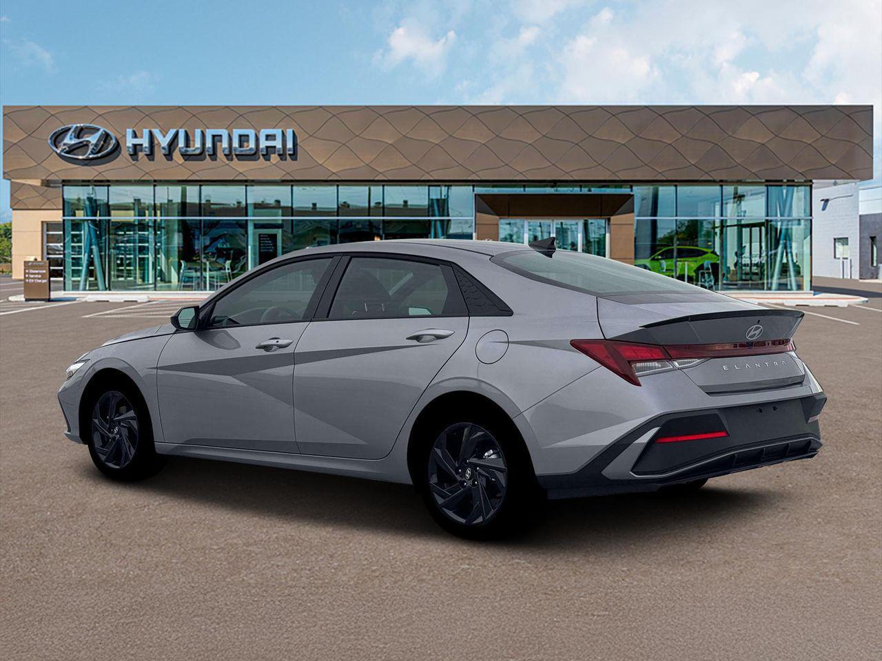 2026 Hyundai Elantra SEL Sport photo 3