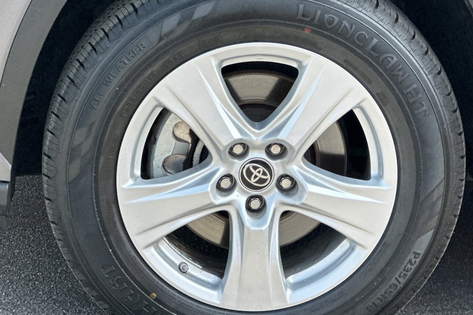 2023 Toyota Highlander L photo 31