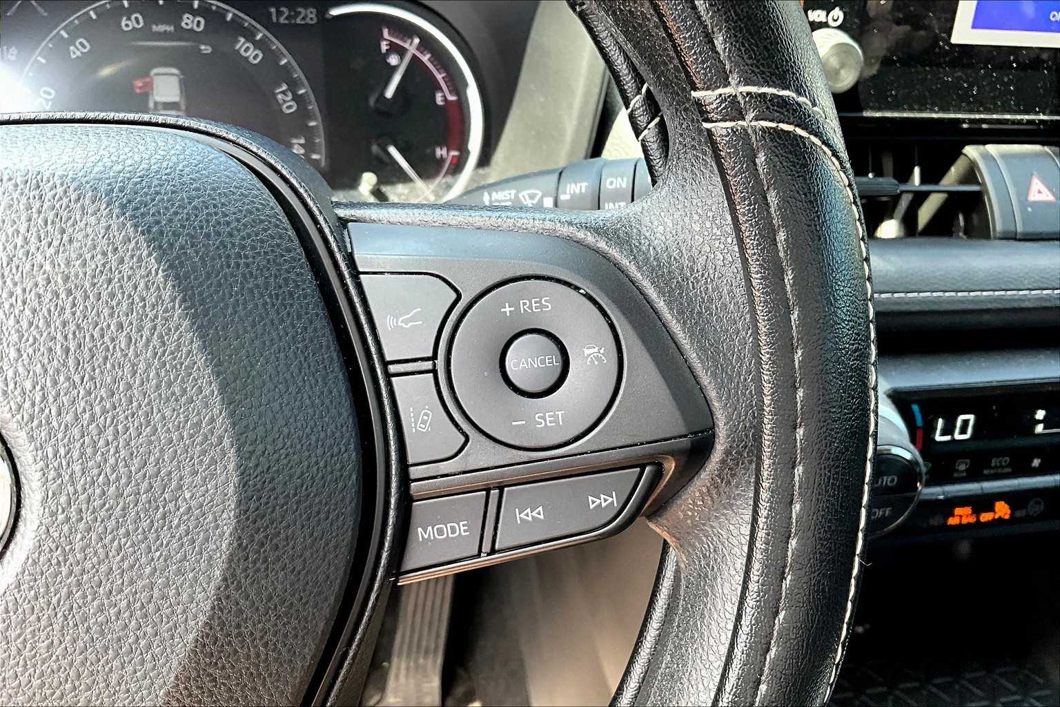2023 Toyota RAV4 XLE photo 18