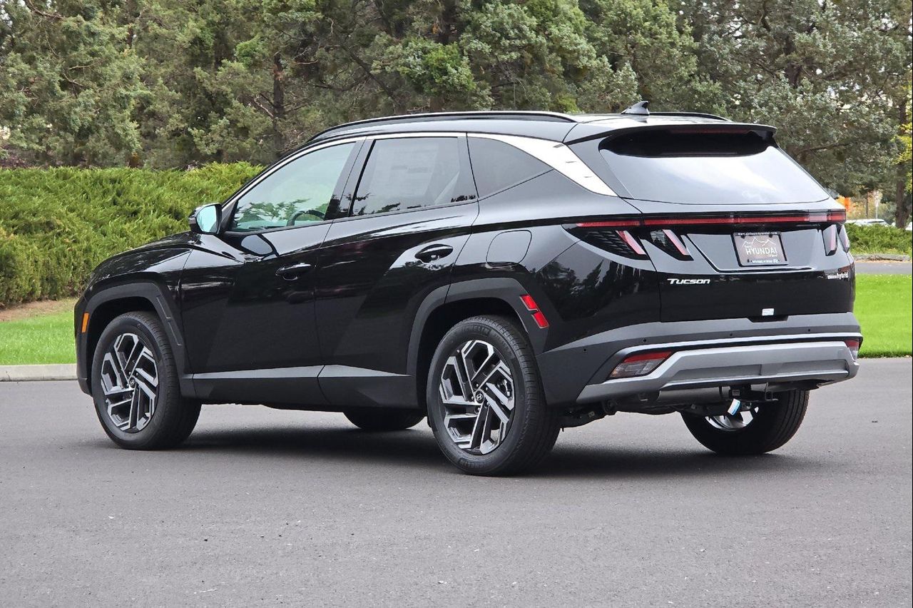 2025 Hyundai Tucson Hybrid Limited photo 2