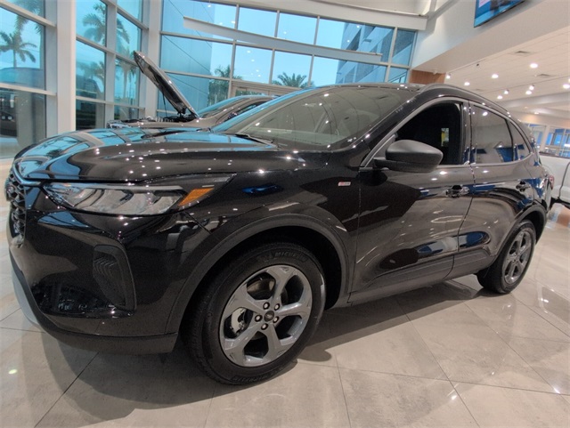 2025 Ford Escape ST-Line photo 3