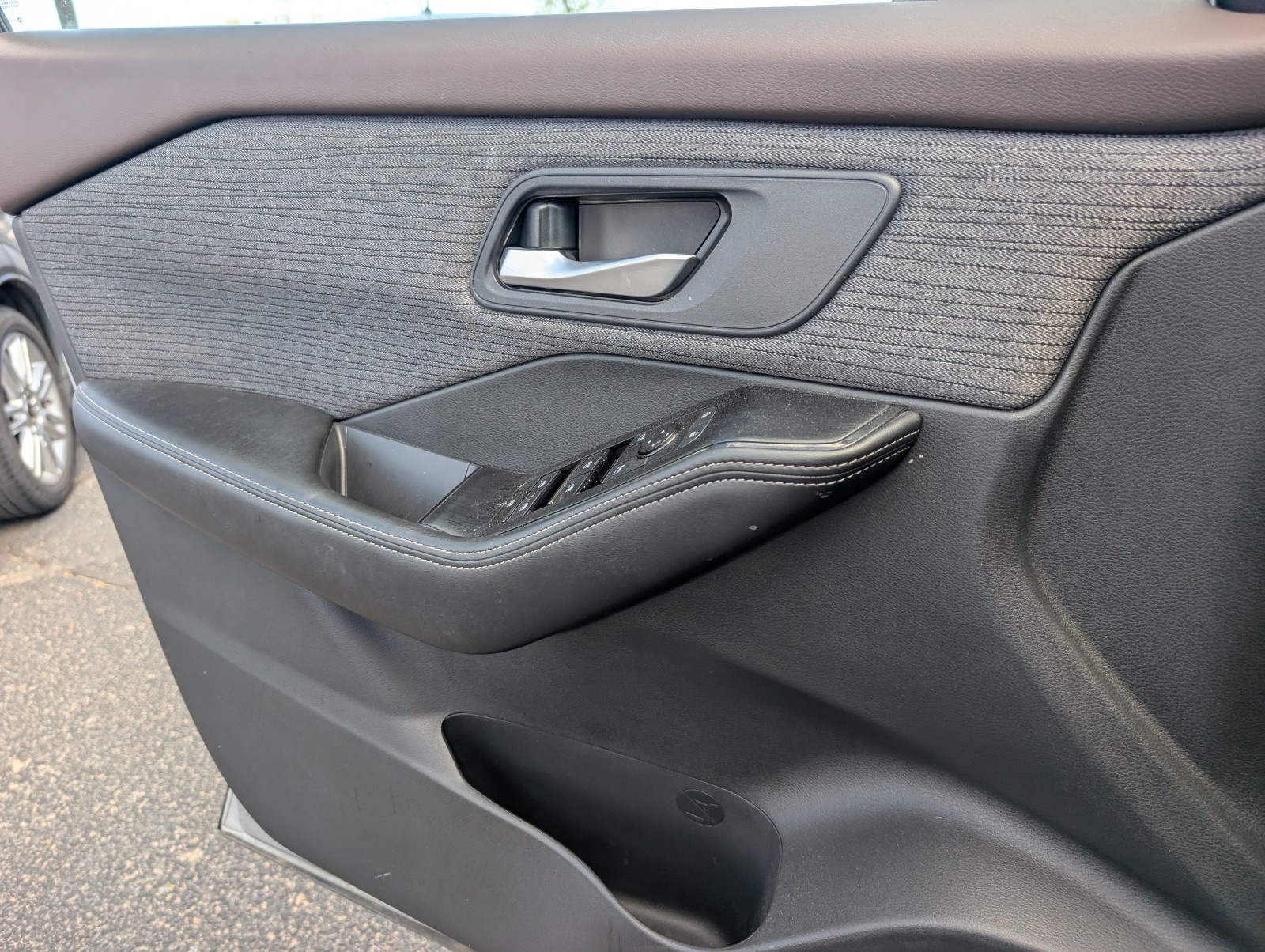 Used 2023 SILVER Nissan SV image 20