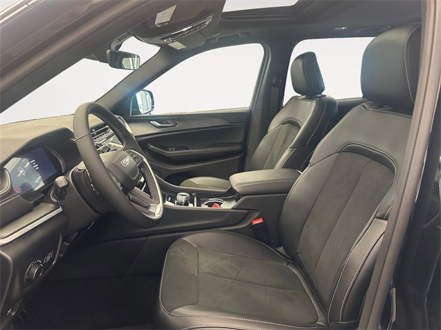 2025 Jeep Grand Cherokee Altitude photo 6