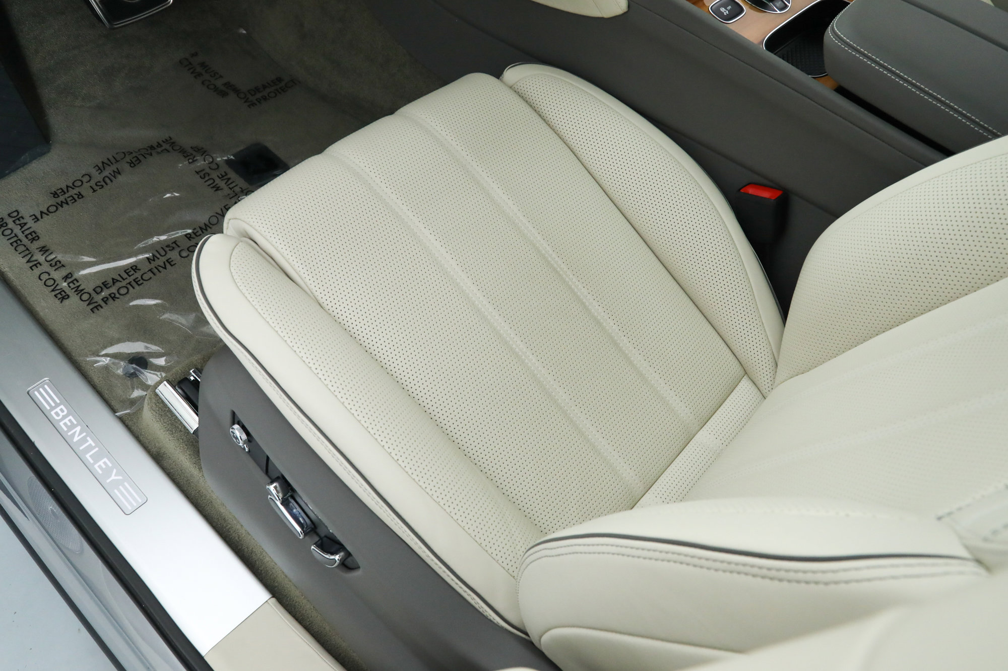2022 Bentley Bentayga V8 First Edition photo 24