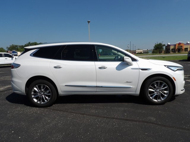 2023 Buick Enclave Avenir photo 3