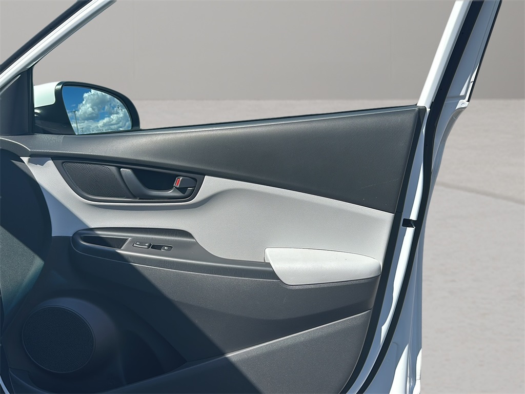 2023 Hyundai Kona SEL photo 24