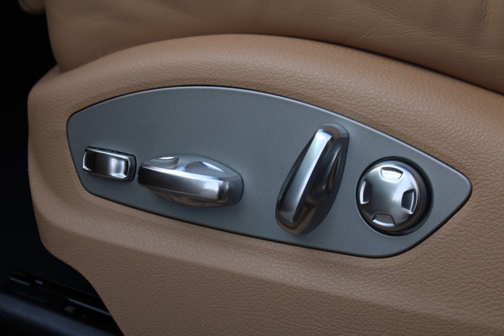 2024 Porsche Macan Base photo 19
