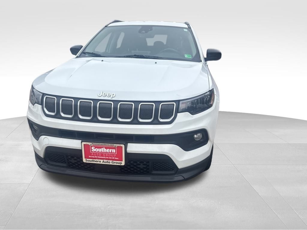 2022 Jeep Compass Latitude photo 4