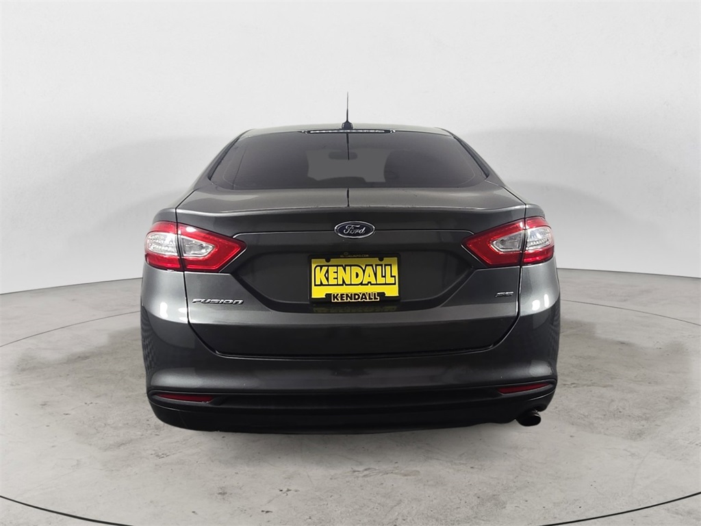 2016 Ford Fusion SE photo 4
