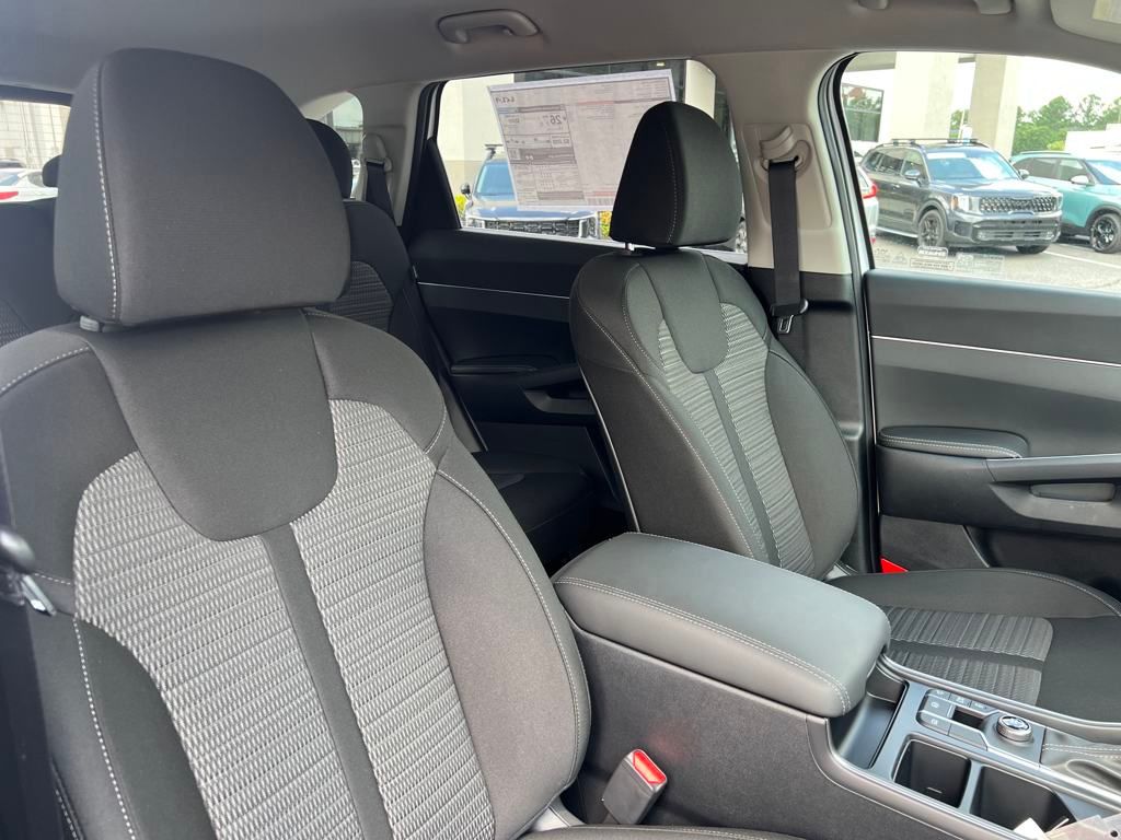 2025 Kia Sorento LX photo 26