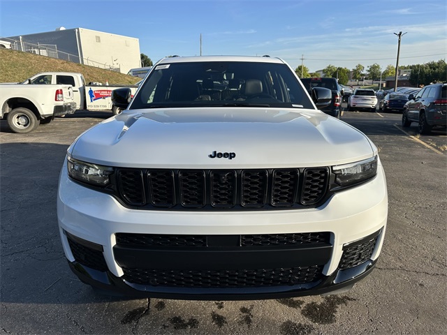 2025 Jeep Grand Cherokee Limited photo 3