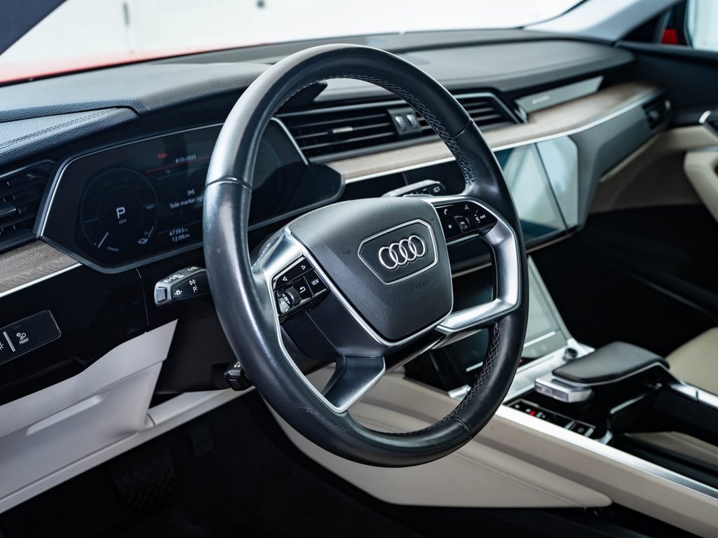 2022 Audi e-tron Premium Plus photo 18