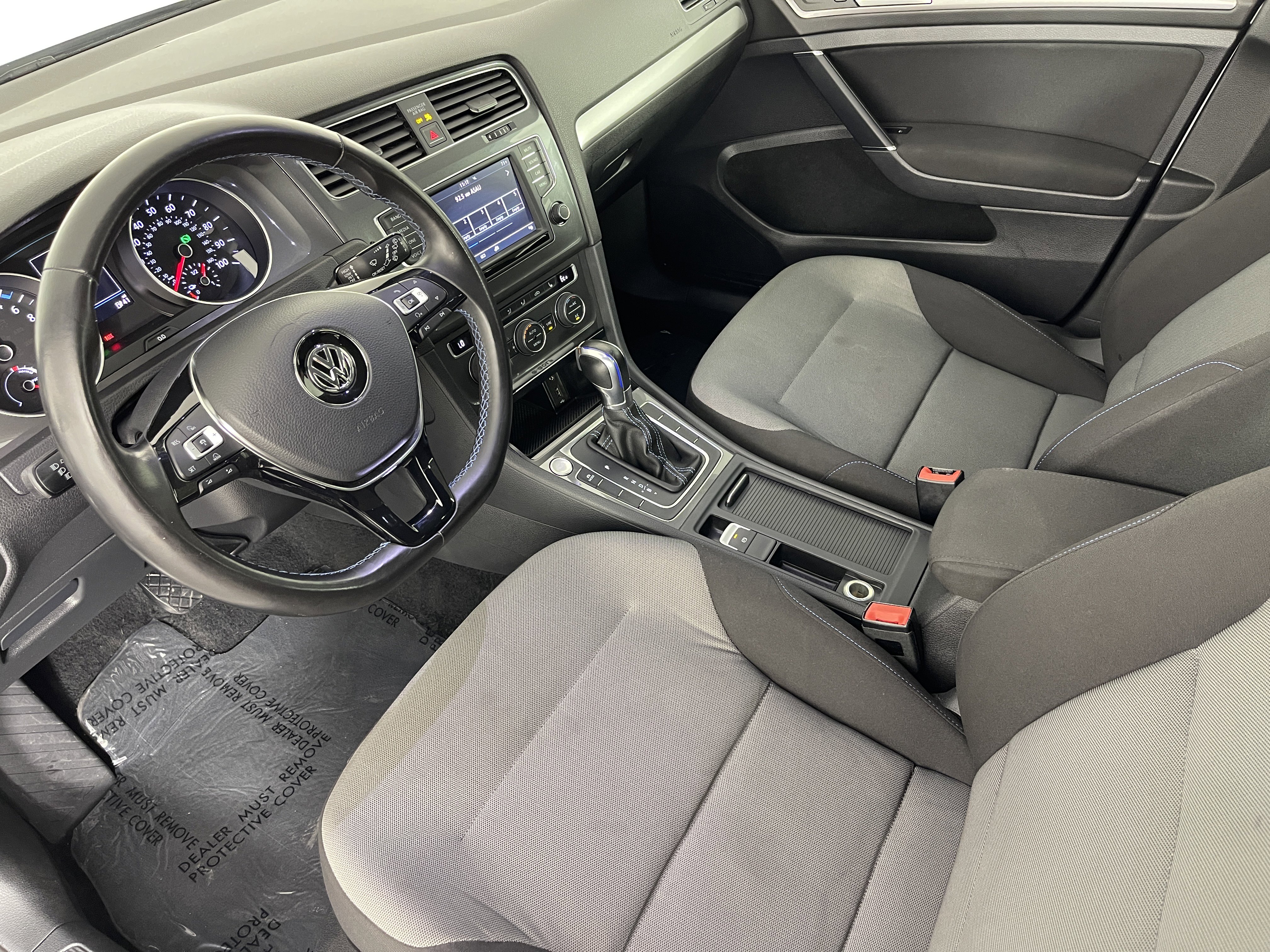 Used 2016 Volkswagen e-Golf e-Golf SE with VIN WVWKP7AU6GW915280 for sale in Fairfield, CA