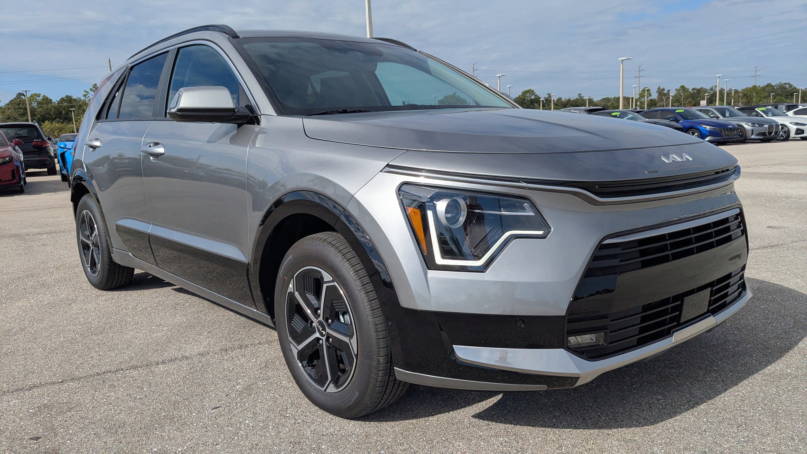 2025 Kia Niro SX Touring photo 2