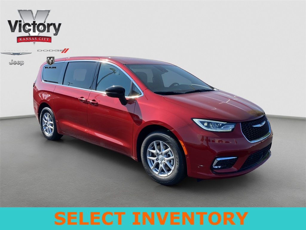 2026 Chrysler Pacifica Select's photo