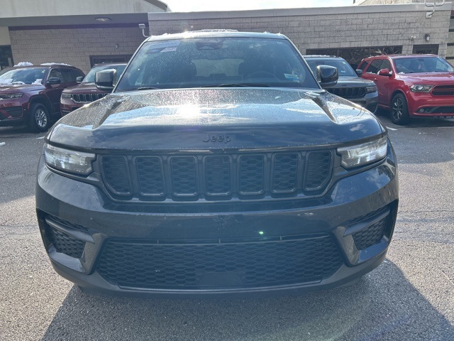 2023 Jeep Grand Cherokee Altitude photo 3