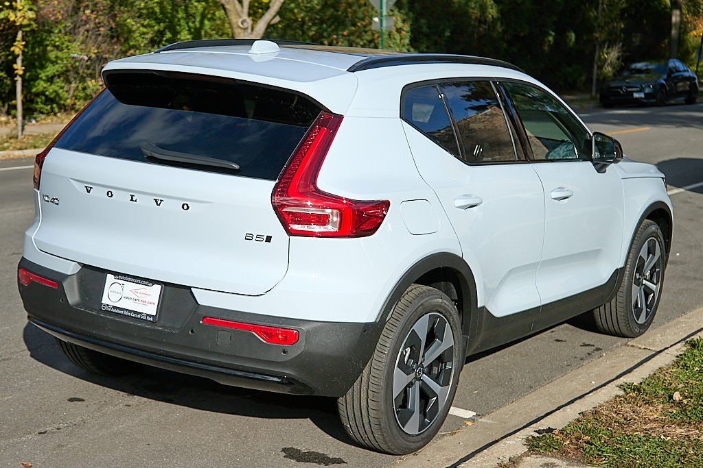 2026 VOLVO XC40 - Image 8