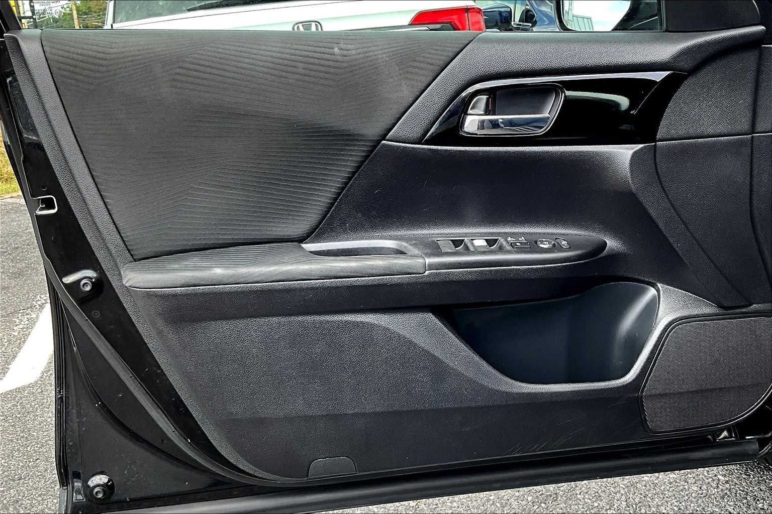 2016 Honda Accord LX photo 18