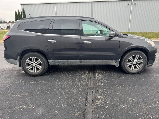 2017 Chevrolet Traverse 1LT photo 2
