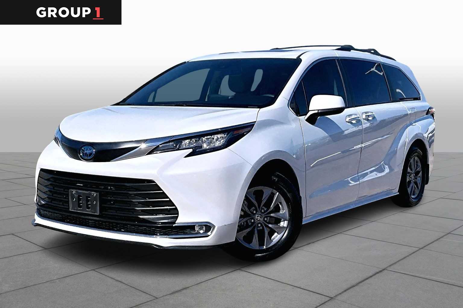 2022 Toyota Sienna XLE's photo