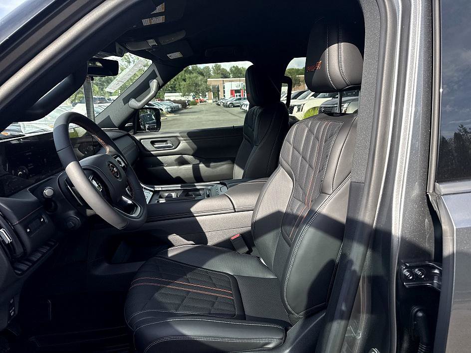 2025 Nissan Armada photo 7