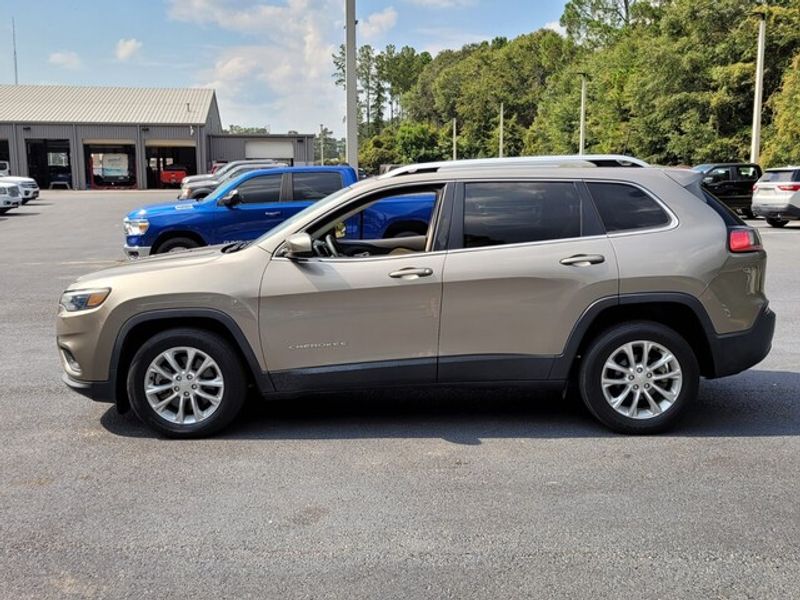 2019 Jeep Cherokee Latitude photo 2