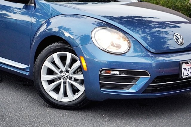 2017 Volkswagen Beetle 1.8T S photo 3