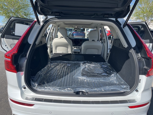 2025 Volvo XC60 B5 photo 20