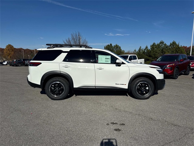 2025 Nissan Pathfinder Rock Creek photo 2