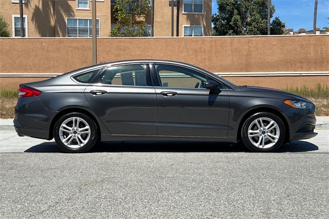 2018 Ford Fusion SE photo 3
