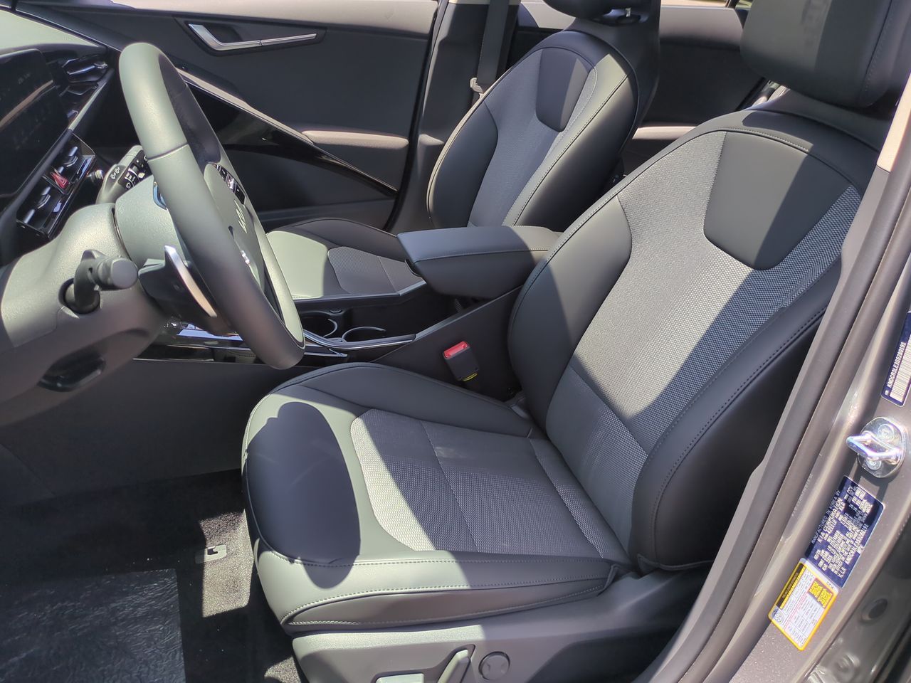 2025 Kia Niro EX Touring photo 16