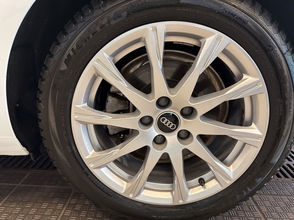 2021 Audi A4 40 Premium Quattro photo 14