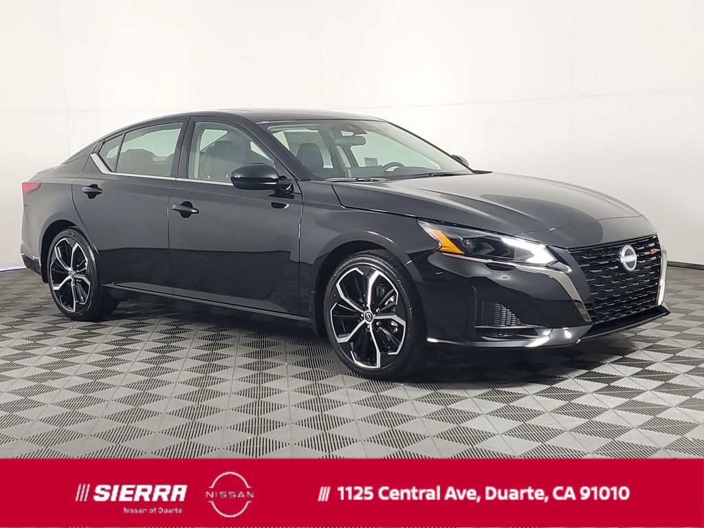2025 Nissan Altima SR's photo