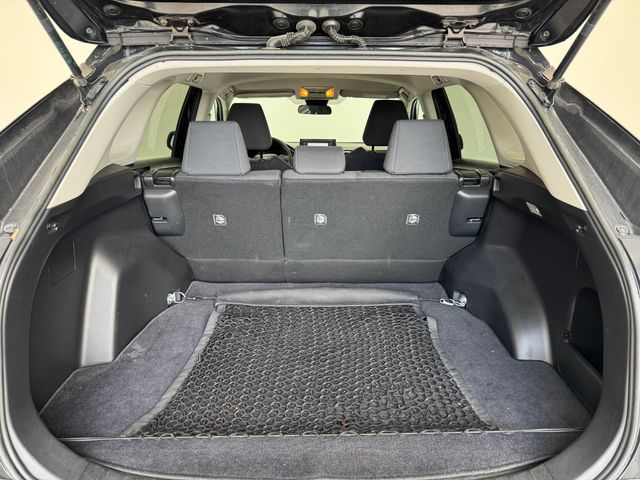2021 Toyota RAV4 LE photo 8