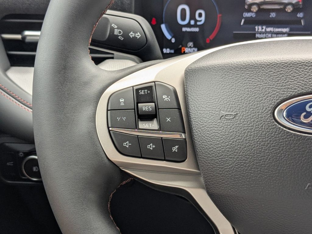 2025 Ford Explorer photo 19