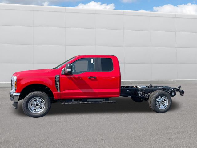 2025 Ford F-350 photo 2