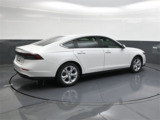 2025 Honda Accord LX photo 4