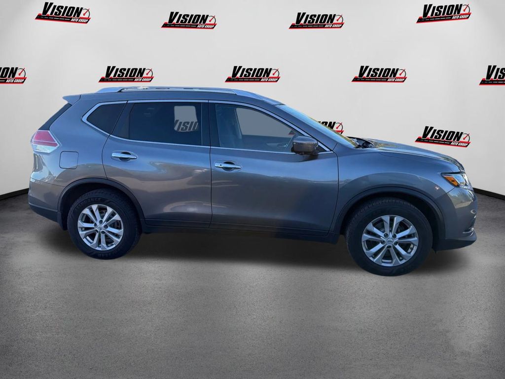 2016 Nissan Rogue SV photo 4