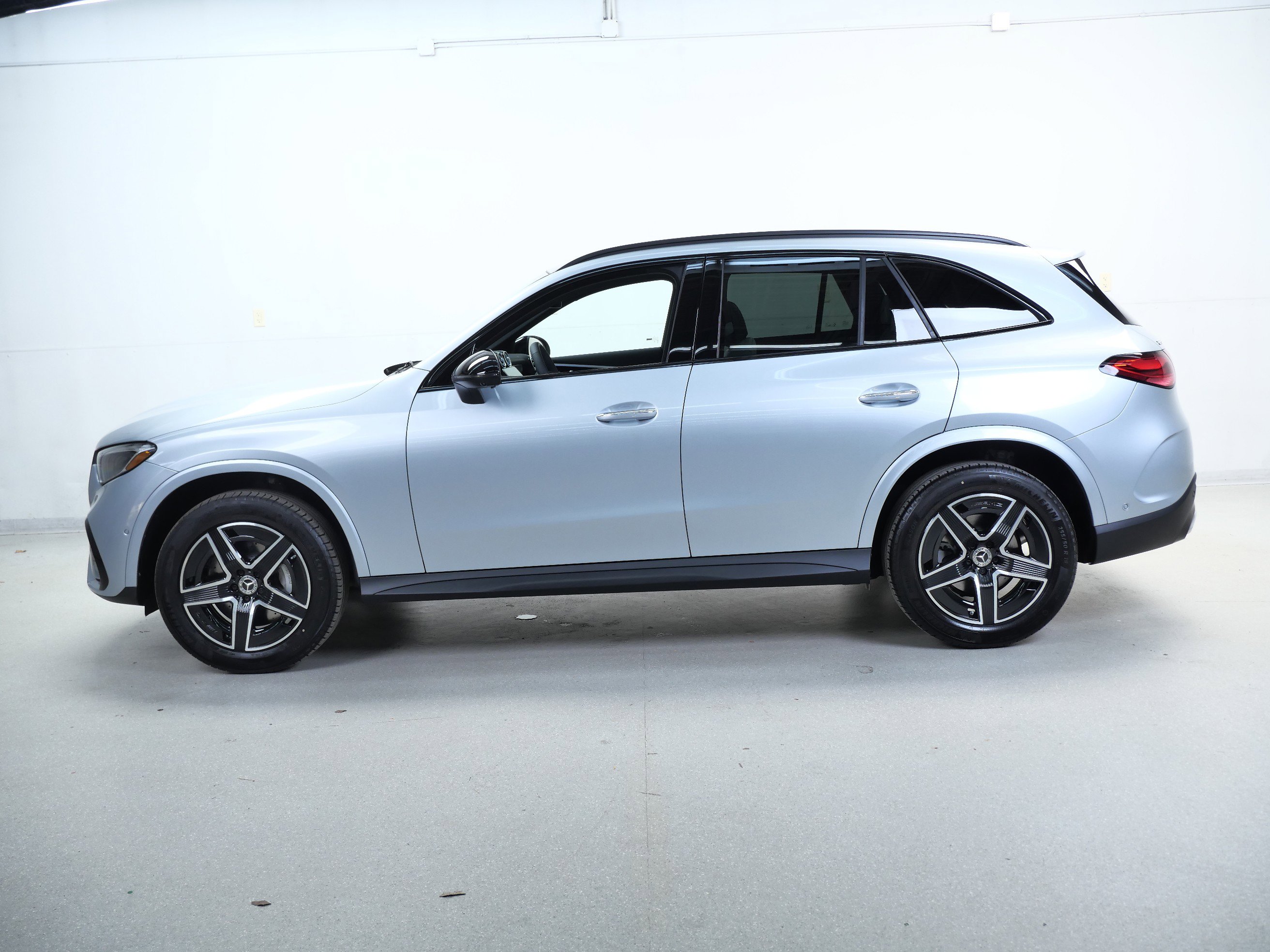 2026 Mercedes Benz GLC 300 4MATIC photo 4