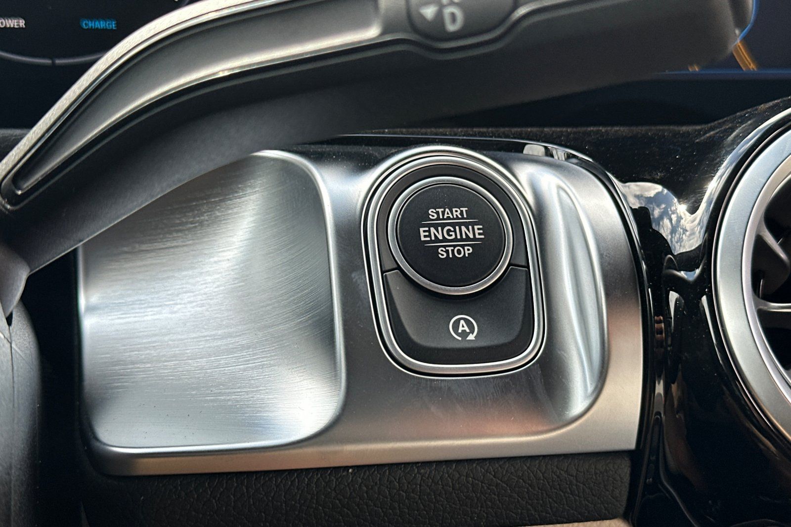 2025 Mercedes Benz GLB 250 photo 16