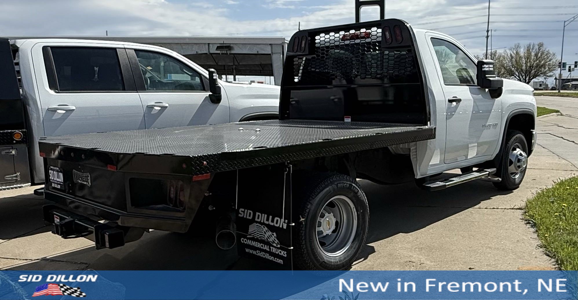 2025 Chevrolet Silverado 3500HD Work Truck photo 2