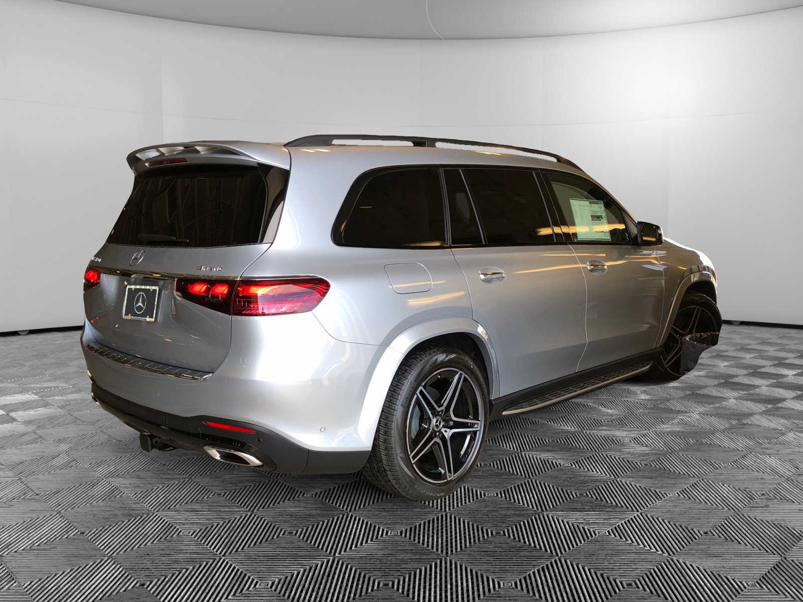 2025 Mercedes Benz GLS 450 4MATIC photo 4