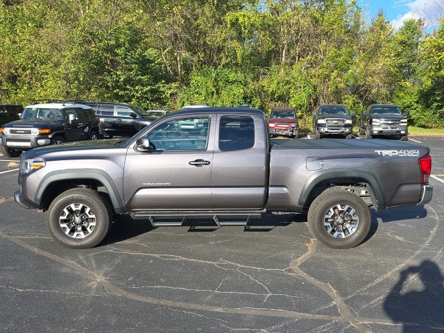 2017 Toyota Tacoma TRD Off-Road 4x4 Access Cab photo 5