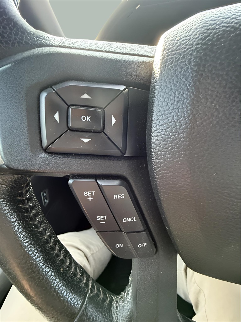 2015 Ford F-150 XLT photo 26