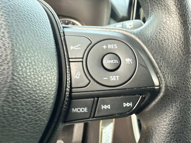 2022 Toyota RAV4 LE photo 25