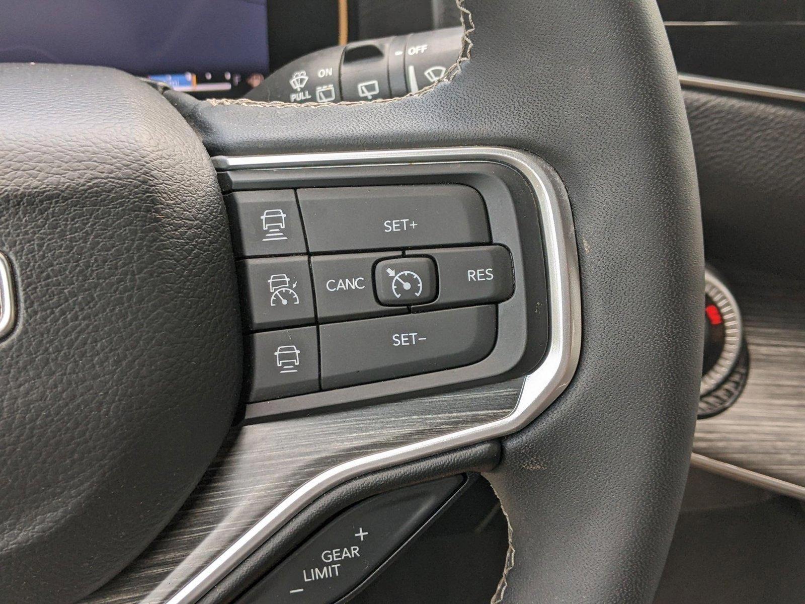 2024 Jeep Wagoneer Series II photo 12