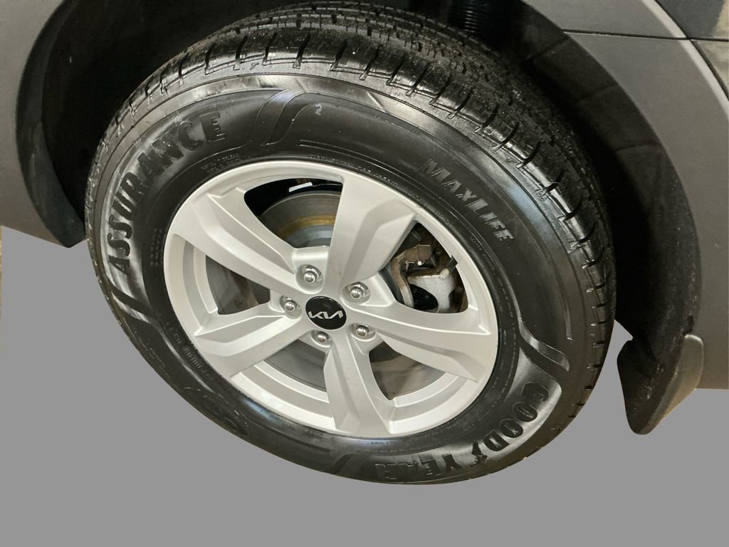 2022 Kia Sorento LX photo 15