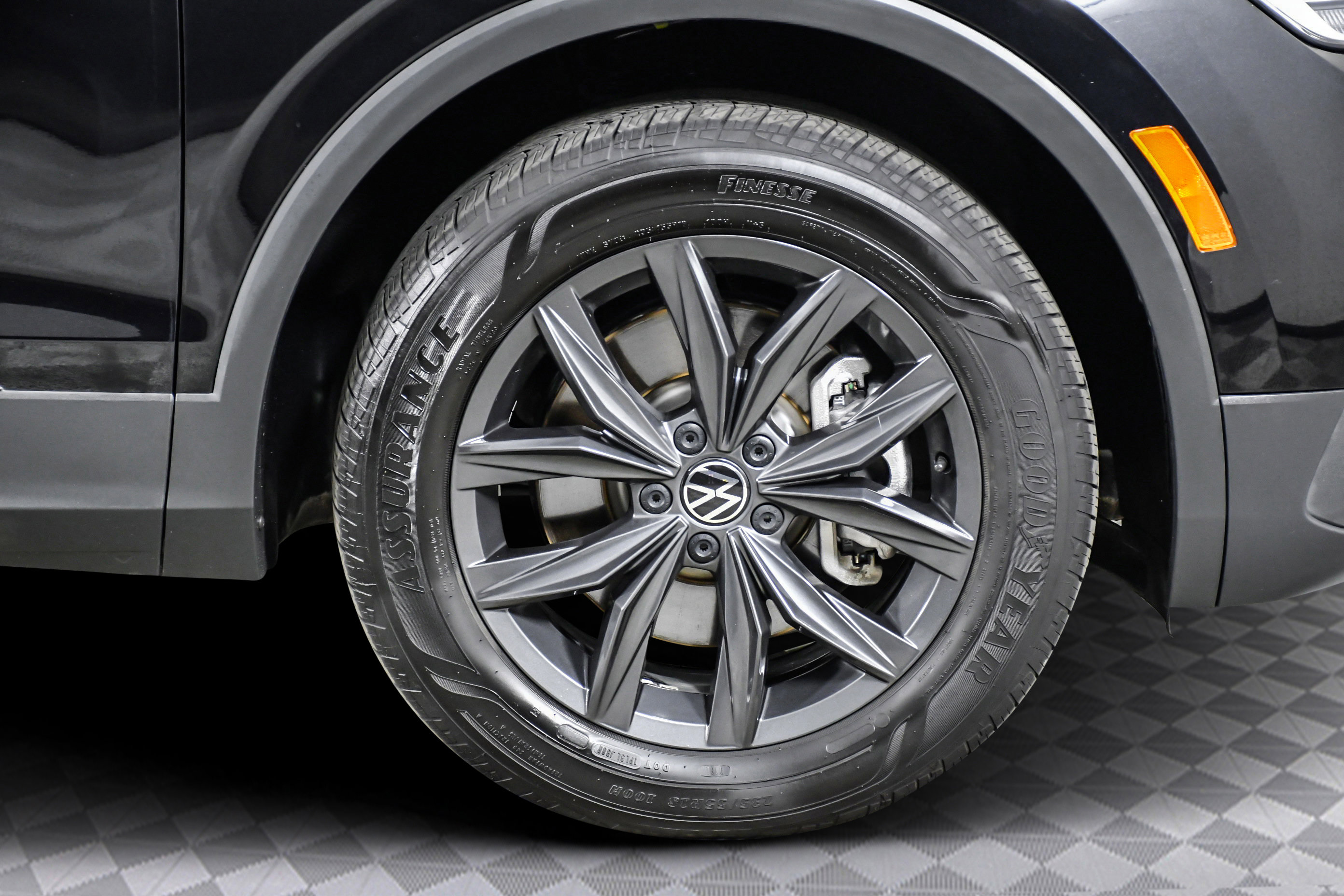 2024 Volkswagen Tiguan SE Wolfsburg Edition photo 28