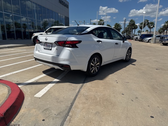 2025 Nissan Versa S photo 3